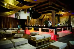 Surabaya Brugherio, locali milano