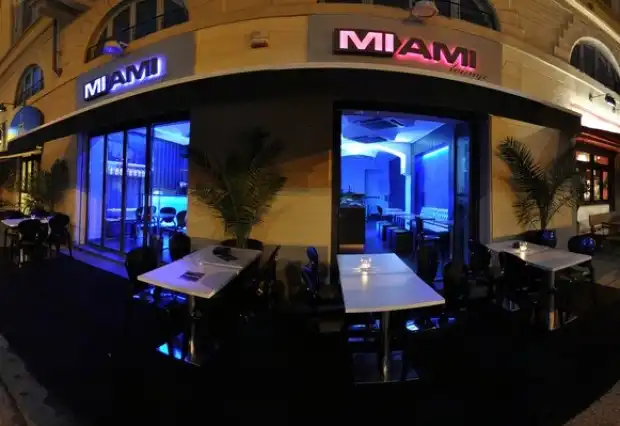 miami lounge